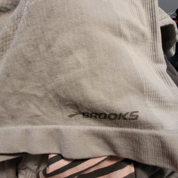 Brooks athletic top - Picture 10 of 11